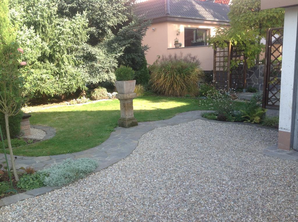 Privatzimmer Spahn In Muhlheim Exterior foto